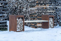 Sitzbank mit Holzlager ohne Rücklehne