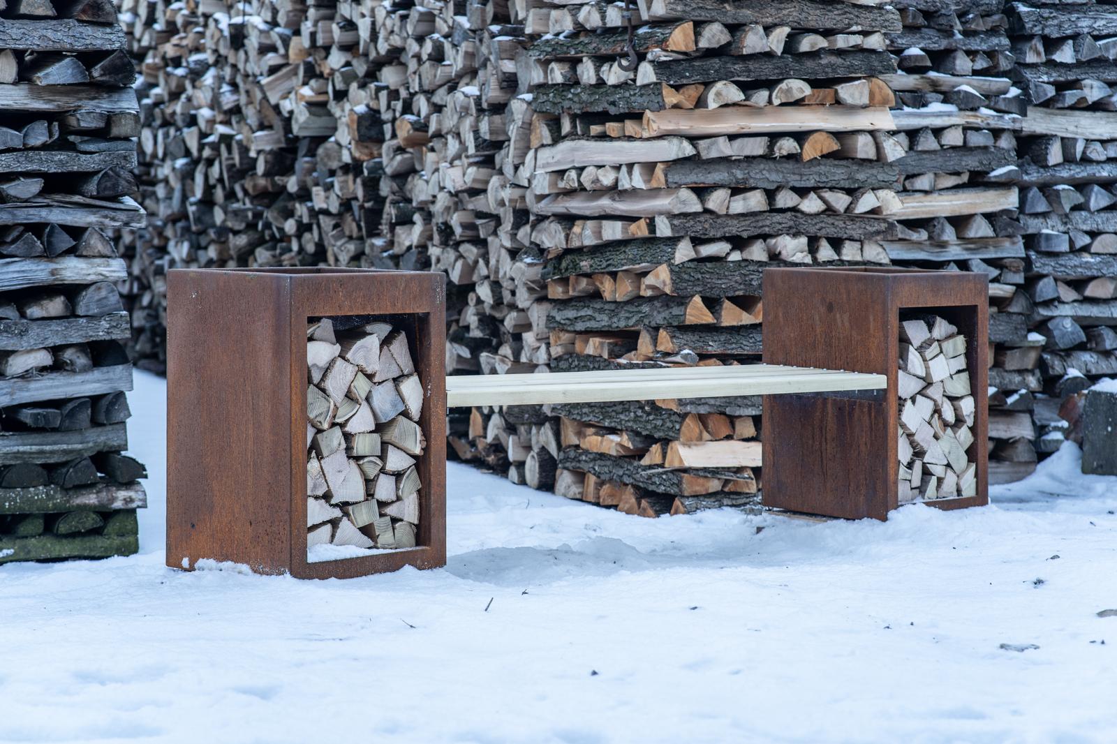 Sitzbank mit Holzlager ohne Rücklehne